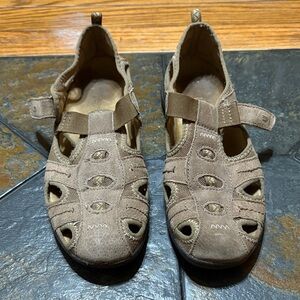 Brown Earth Origins Sandals with Cutout